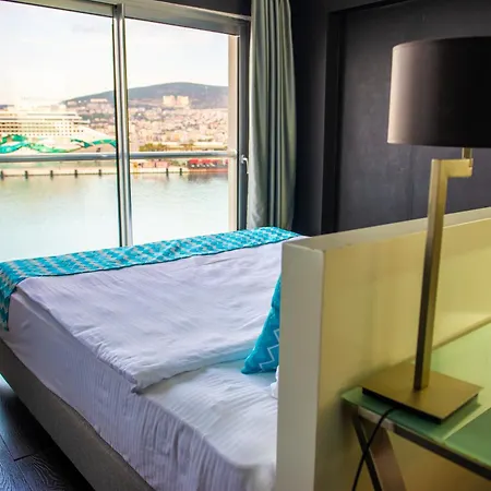 Efe Κουσάντασι